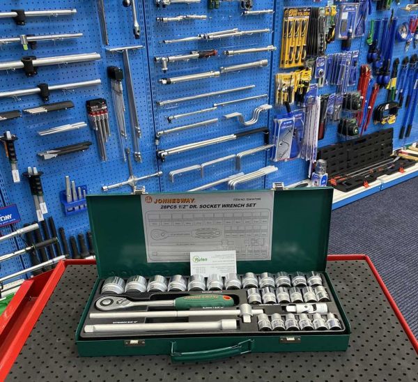 набір торцевих головок 1/2" DR 8-34 мм, з трещіткою, подовжувачем та ін., 28 предметів S04H4728S (JONNESWAY, Тайвань)
