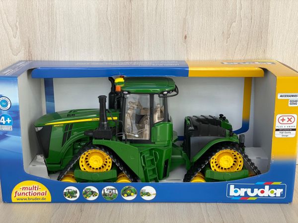 машинка іграшкова - трактор John Deere на гусеницях 04055 (Bruder, Германия)